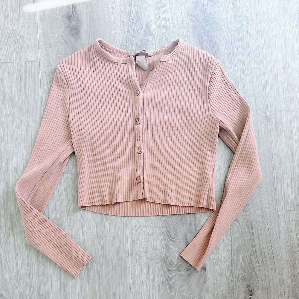 ✨3/$10✨ H&M Ribbed Button-Up in Soft Mauve